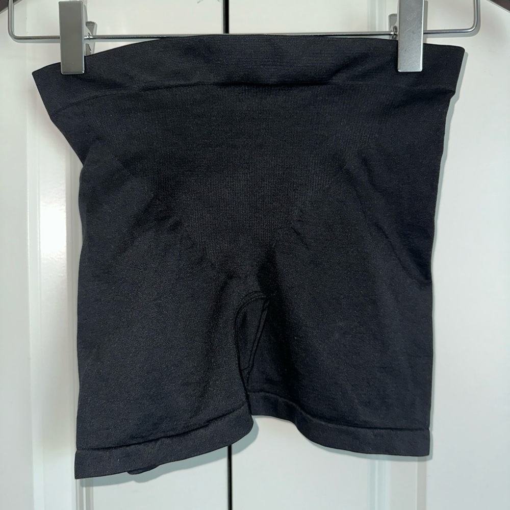 Gloria Vanderbilt Lightweight Stretch Biker Shorts Black M - Picture 4 of 4